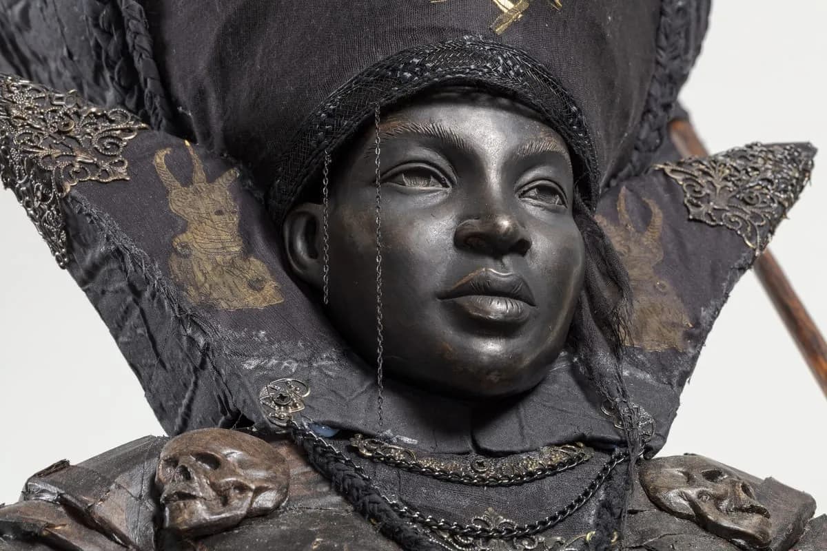 유령처럼 따라오는 상처를 배에 싣고