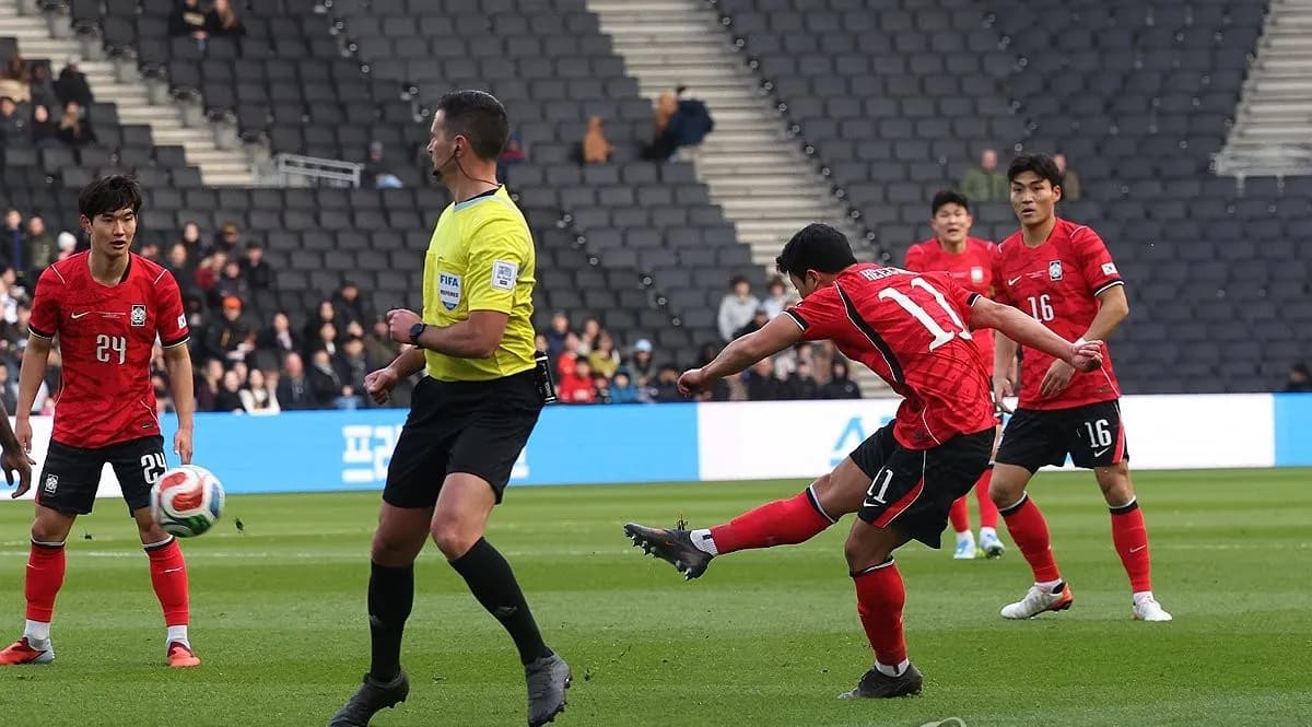 황희찬, 0-4 완패 속 고군분투…'월드컵 전 배울 점 찾았다'