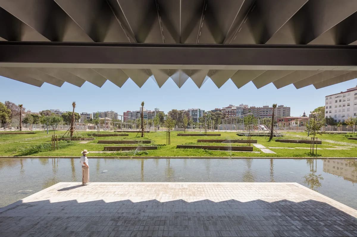 Pignatelli Reservoirs: From Water Infrastructure to Urban Park / Héctor Fernández Elorza