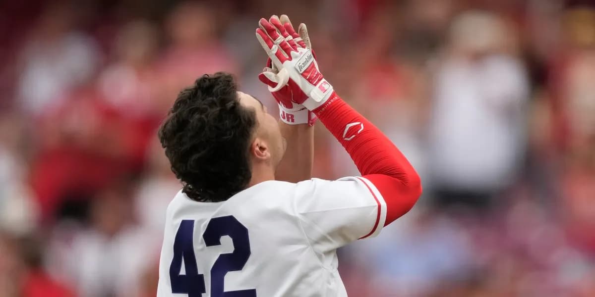 Reds rookie Stewart stays hot with 2 HRs and 6 RBIs (all in first 2 innings!)