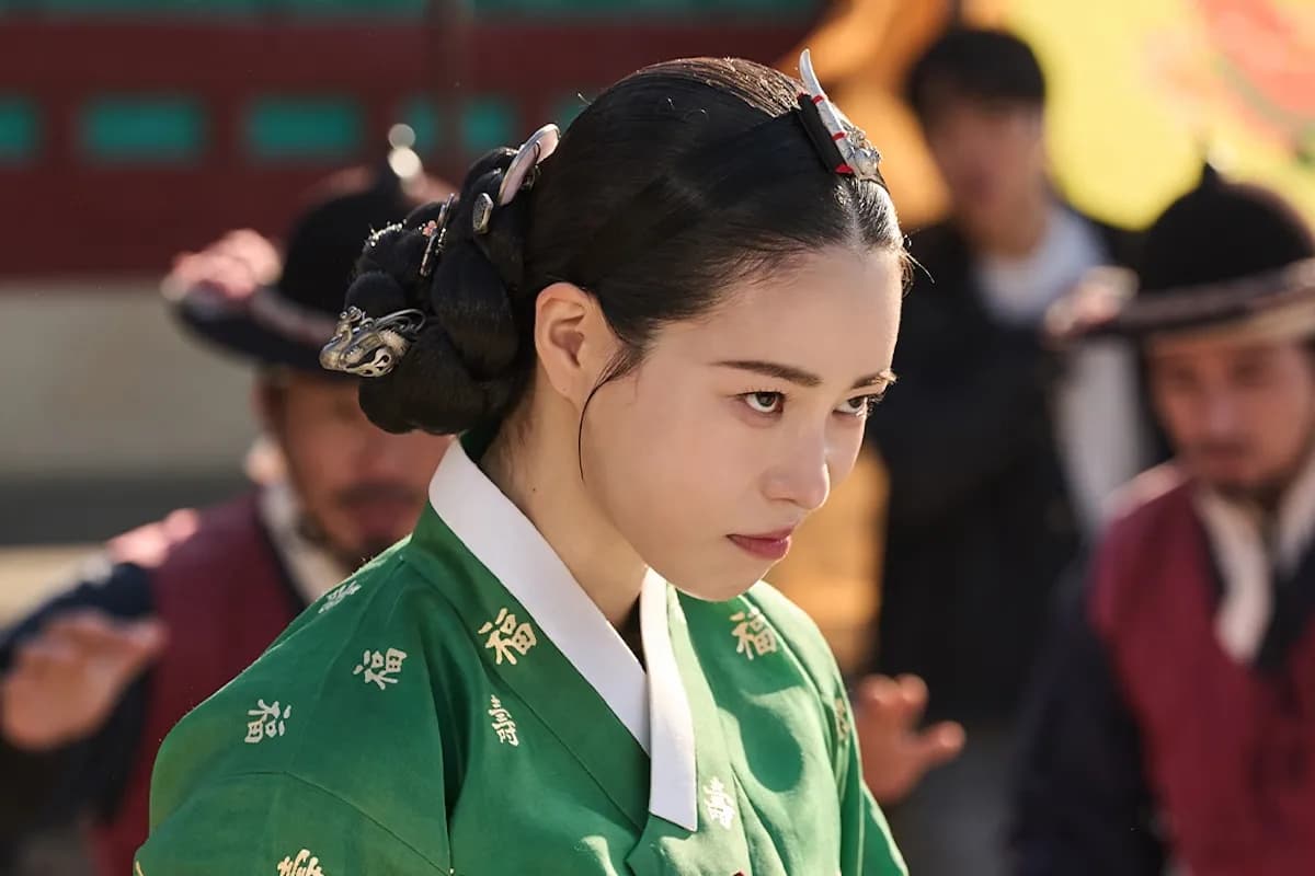 Lim Ji Yeon Is A Joseon Era Villainess Who Is Dropped Into 21st Century Korea In New Drama "My Royal Nemesis"