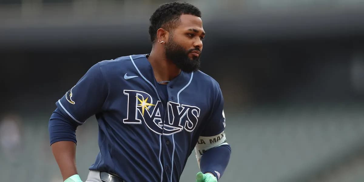 Junior promised his mom a HR for her birthday -- and you never want to disappoint your mom!