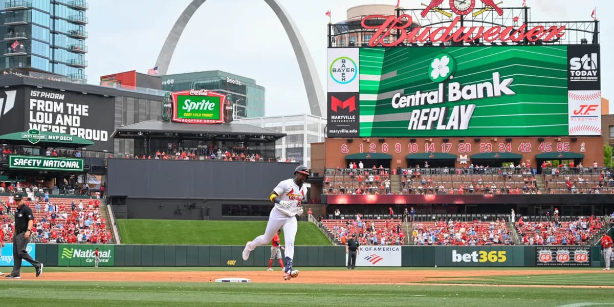 Walker joins list of legendary Cardinals with 6th HR in 8 games