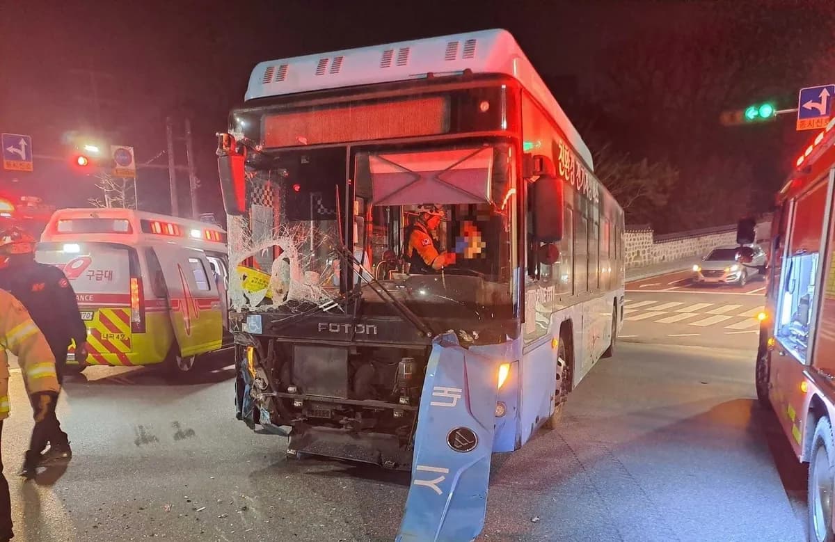 강릉서 교통사고 잇따라 발생…버스·트럭 충돌 등 9명 부상