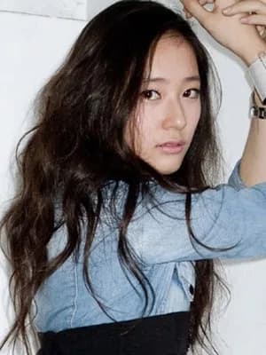 Krystal Loses Her Sanity As A Fire Breaks Out At Ha Jung Woo’s Building In “Mad Concrete Dreams”