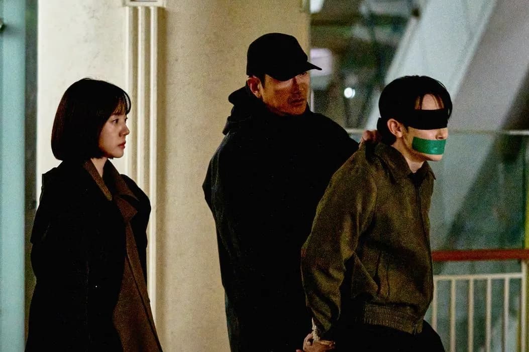 Im Soo Jung And Ha Jung Woo Kidnap Kim Jun Han In “Mad Concrete Dreams”