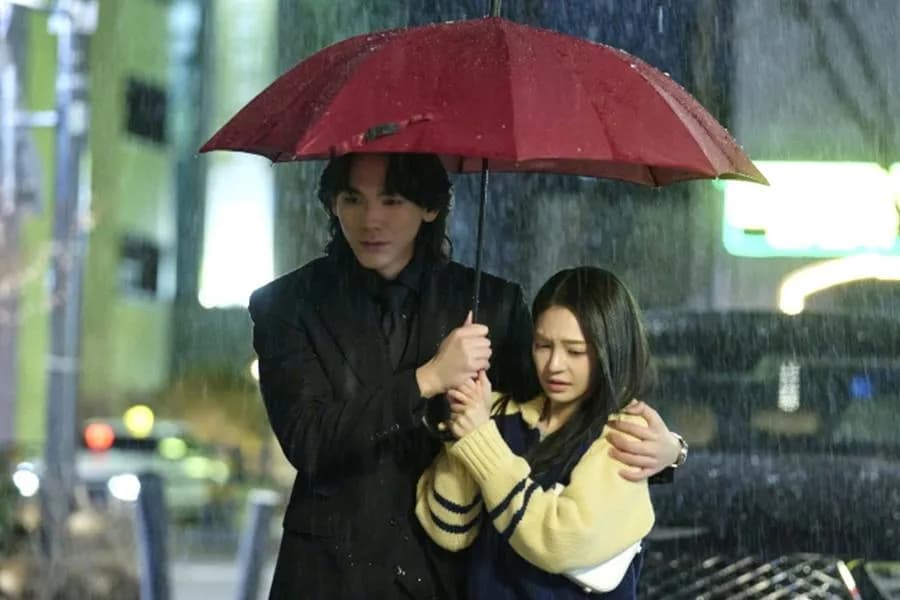 Jung E Chan And Joo Se Bin Slowly Grow Closer In “Doctor Shin”