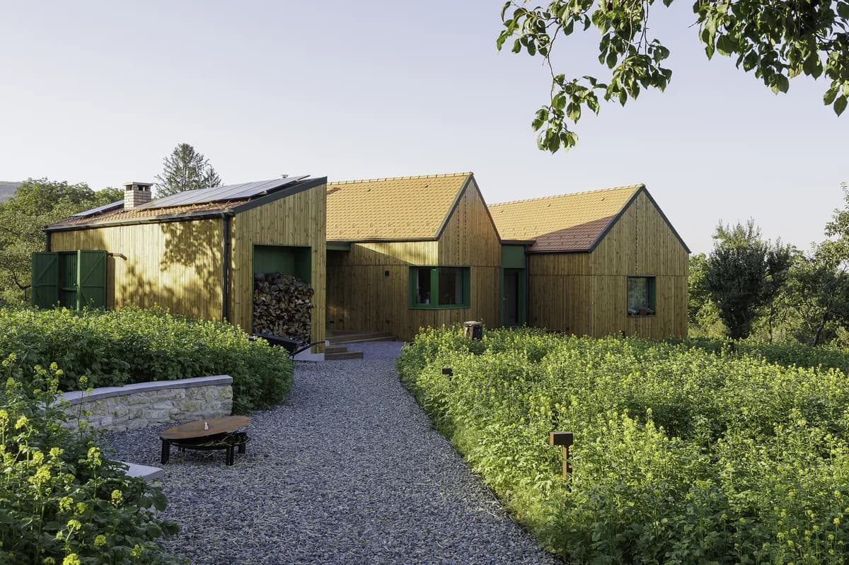 Holiday Homes in Moldovenești / MVAA