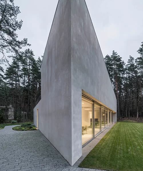 KWK 프로메스, 빌뉴스에 삼각형 중정을 품은 '트림 하우스' 완성