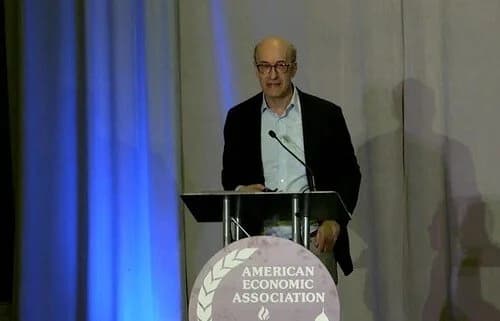 美 경제석학 "4~5년 내 금융 충격 예고"