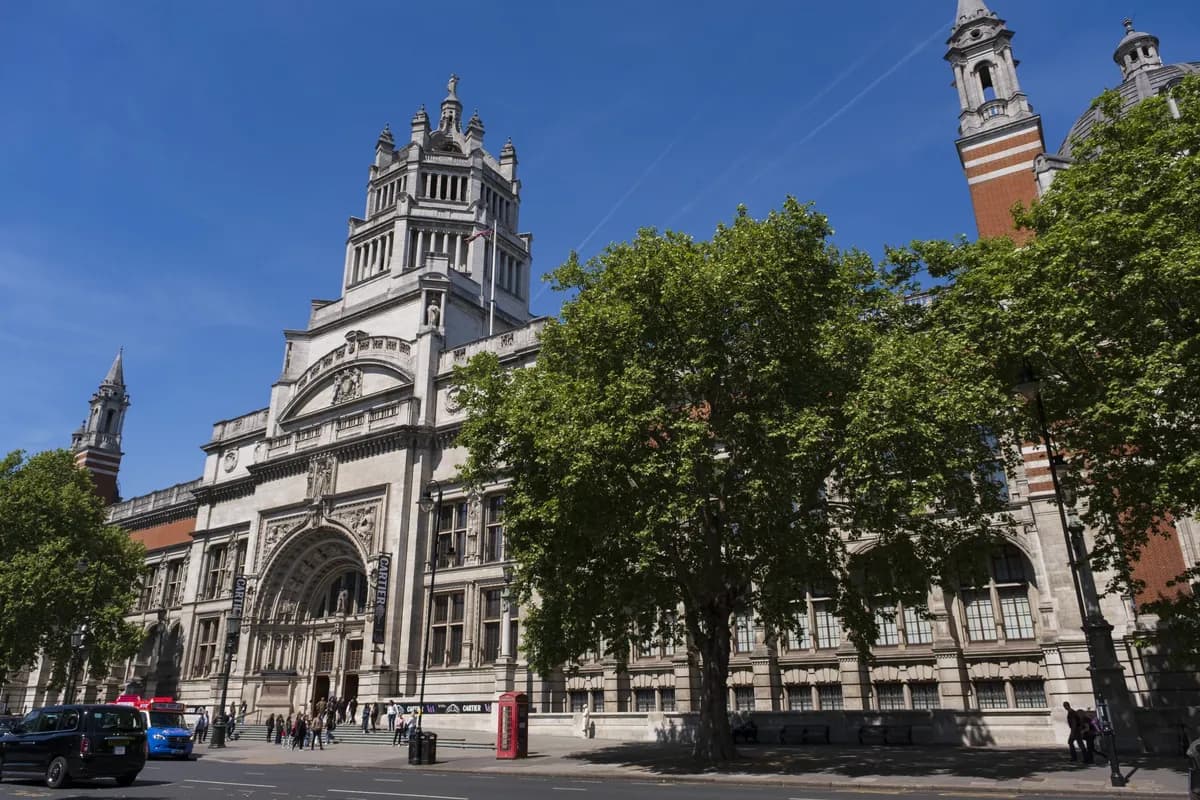 V&A, 중국 검열 요청에 카탈로그 내용 삭제… 영국 문화계 '초국가적 탄압' 경고