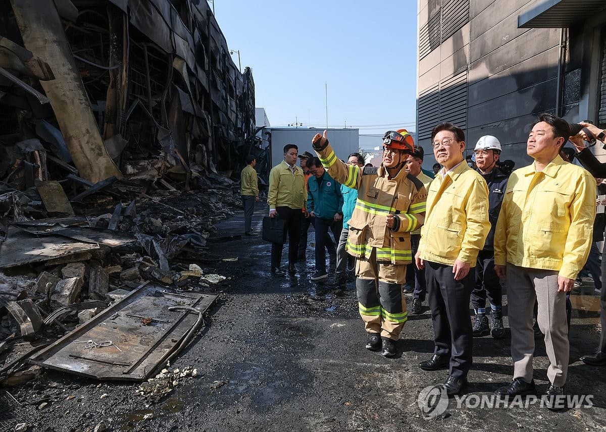 이재명 대통령, 대전 공장 화재 현장 방문