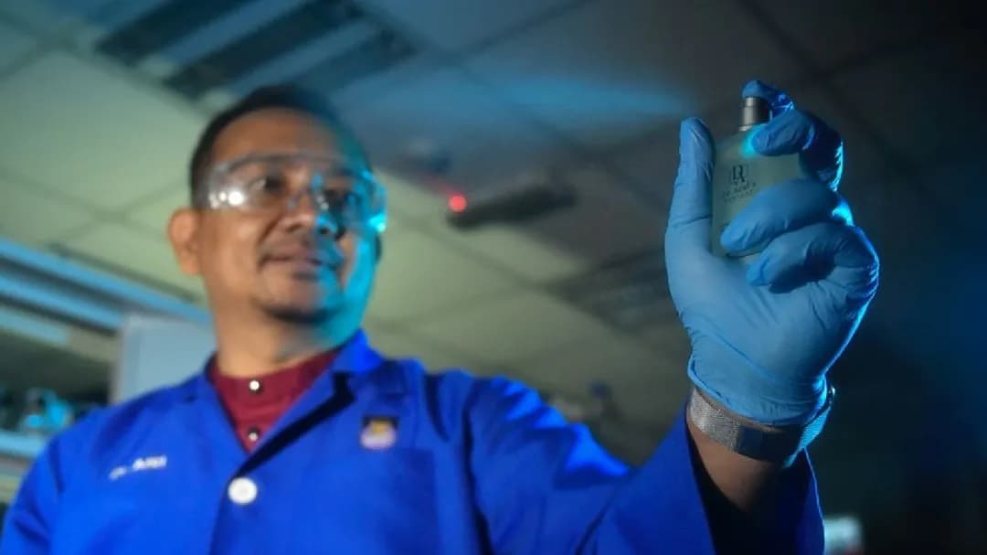 배터리 연구하다 72시간 지속 향수 개발한 말레이시아 과학자