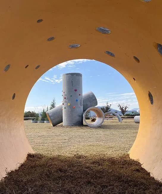 버려진 콘크리트 파이프가 놀이터로 재탄생…부산시립미술관 '콘크리트 유토피아'