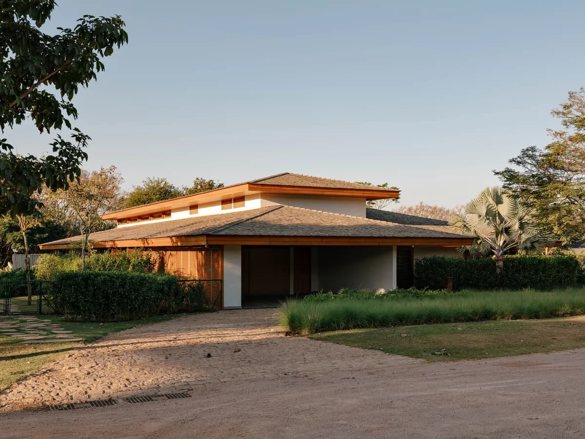 자연과 하나 되는 브라질 전원주택, DB 아르끼떼뚜스의 922㎡ 프로젝트