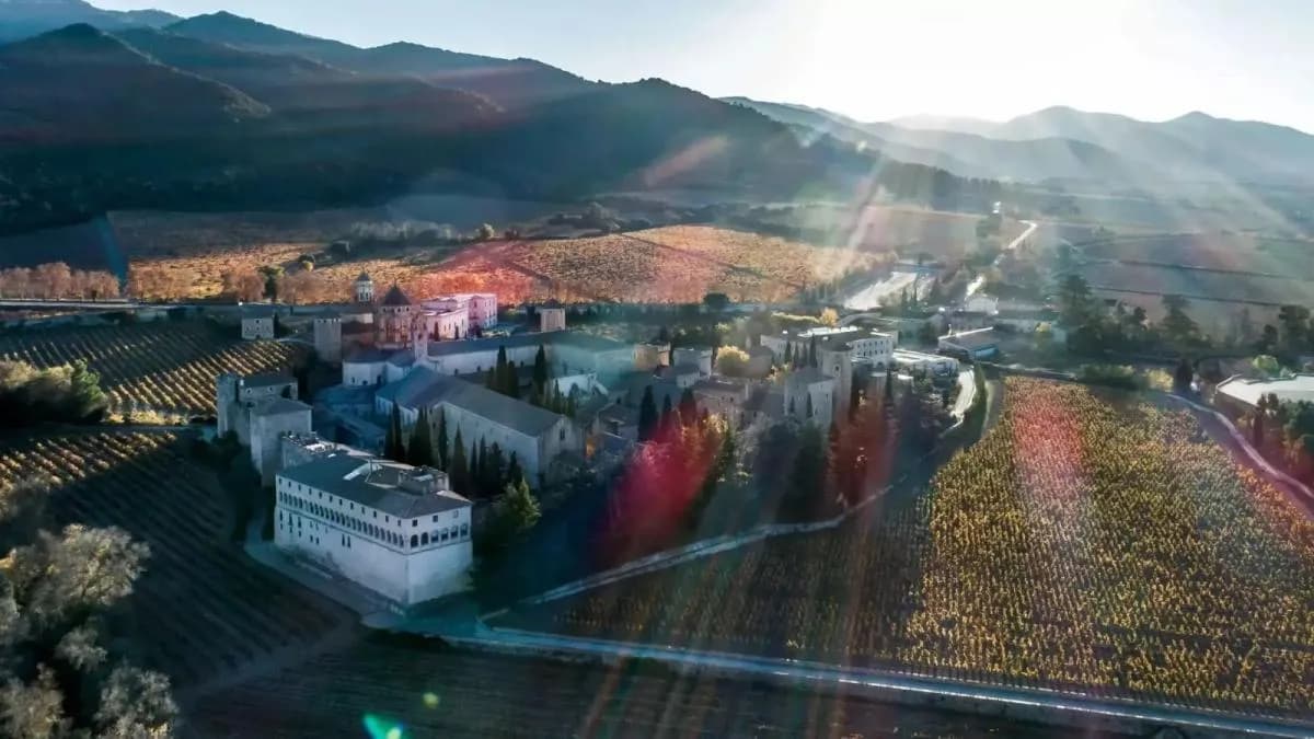 포블렛 수도원, 아라곤 왕국의 숨겨진 영묘를 품은 중세 요새