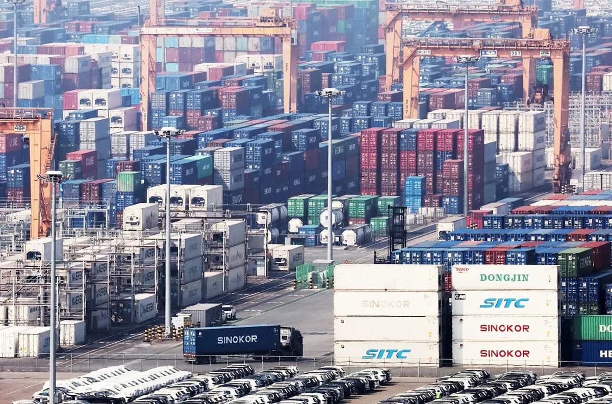 한국 월간 수출액, 사상 첫 800억 달러 돌파…반도체 수출 163.9% 급증