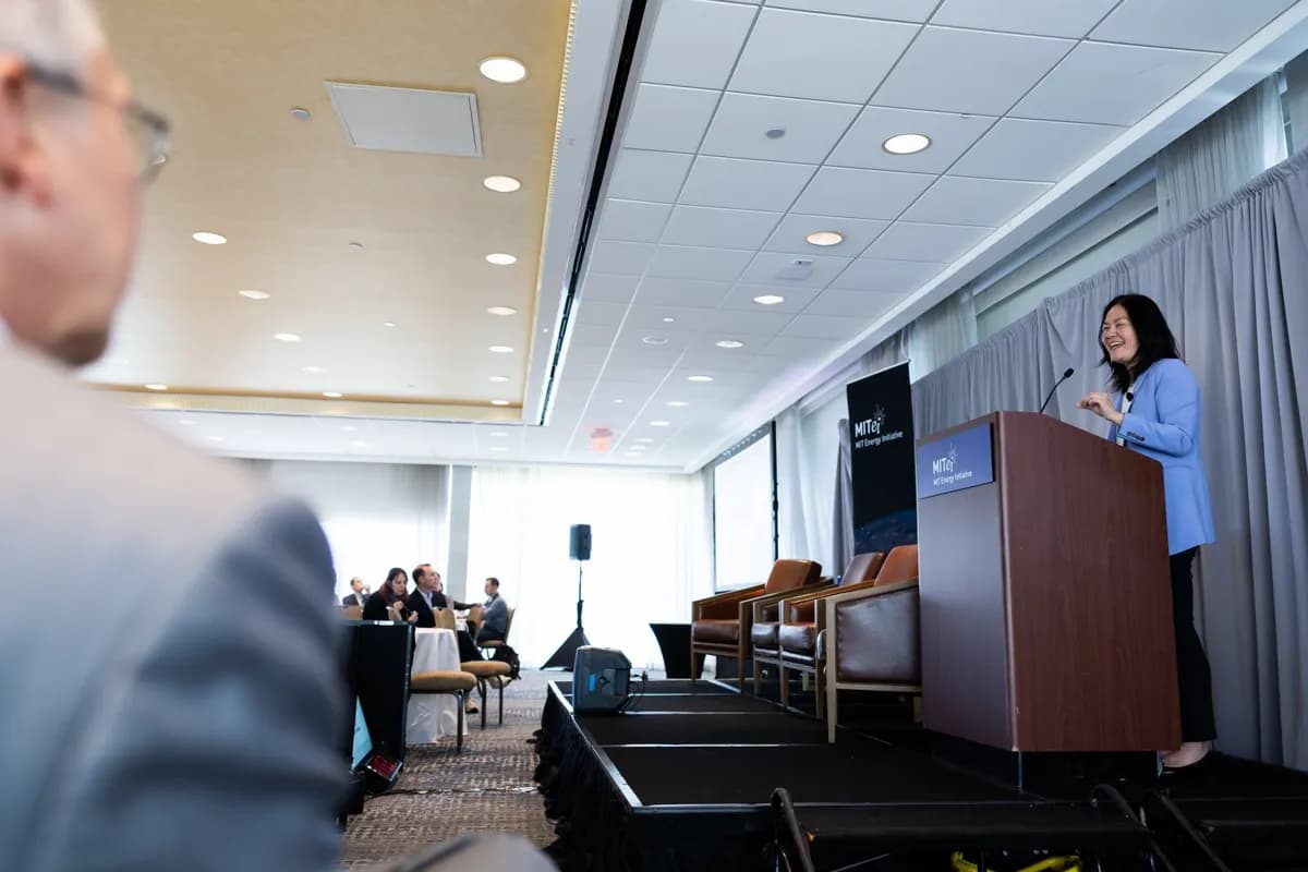 AI 시대의 역설, 전력 소비 급증과 청정 에너지 전환의 기로