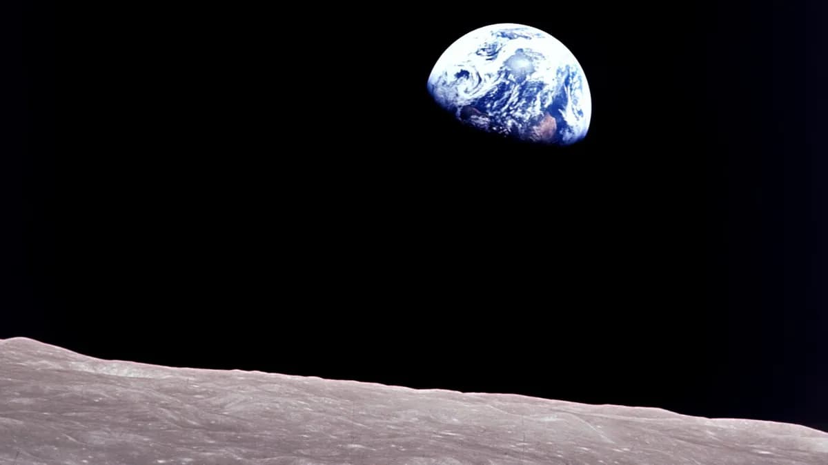 Artemis 2 moon astronauts will try to recreate Apollo 8's historic 'Earthrise' photo during April 6 flyby