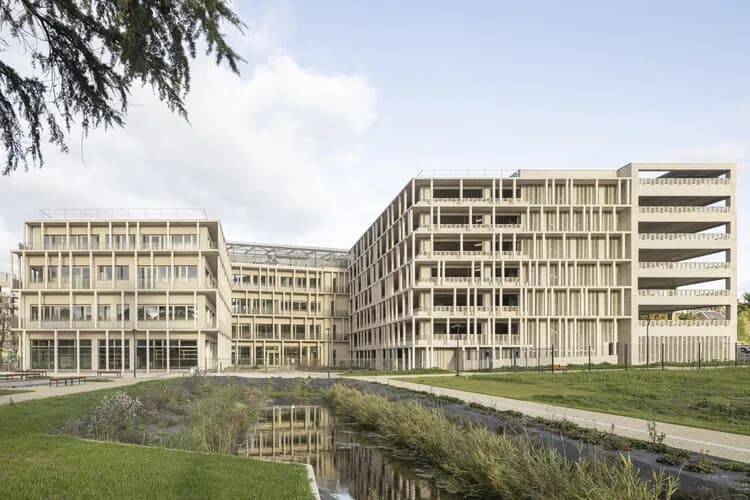 Paramedical Training Institute and Parking Structure / VIB Architecture