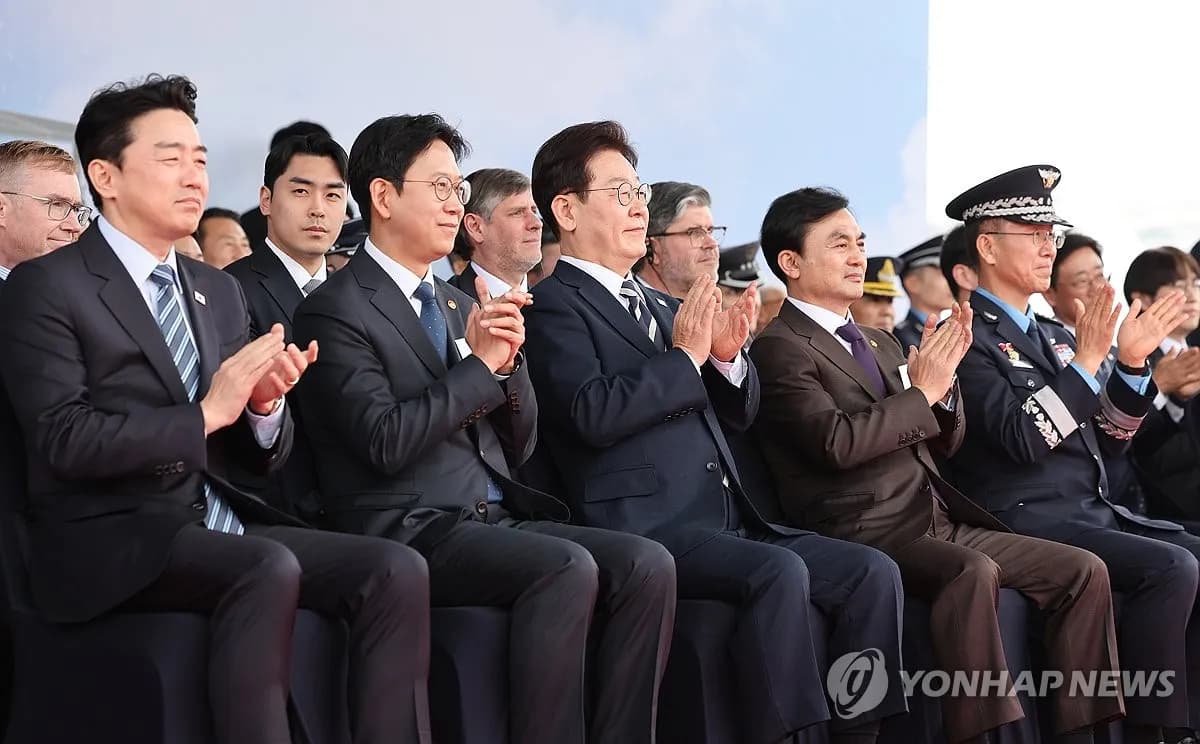 李대통령 "K9자주포·천궁미사일로 세계최고 방산능력 입증"