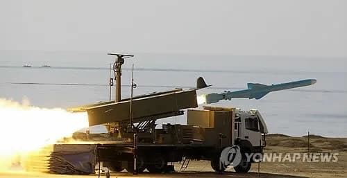 이란군, 미 항모에 순항미사일 발사…'사정권 진입시 추가 타격'