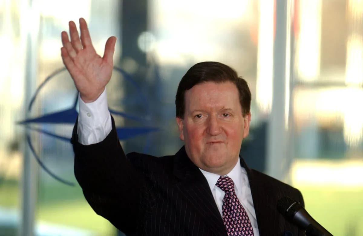 전 나토 사무총장 '영국 안보 위기'…스타머 총리에 '안일한 자만심' 직격