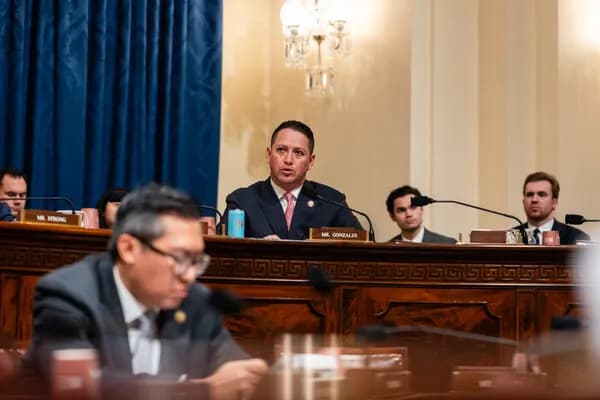 美 공화당 하원의원 토니 곤잘레스, 보좌관과의 불륜 인정 후 사임 선언