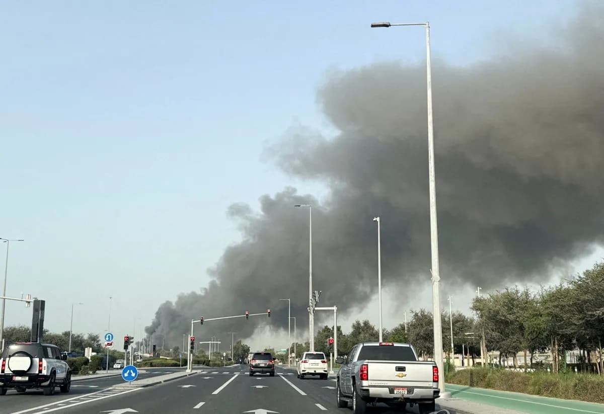 이란, UAE 아부다비 경제특구에 탄도미사일 공격...쿠웨이트 공항도 타격