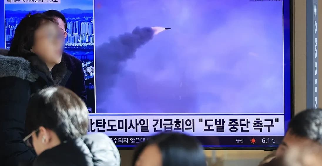 북한, 동해로 단거리 탄도미사일 수발 발사…올해 7번째 도발