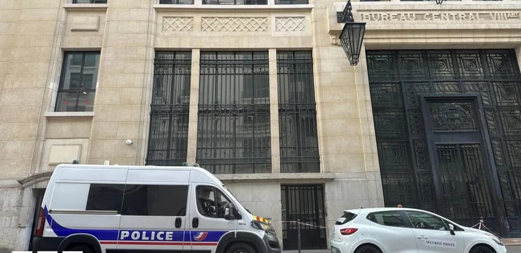 파리 뱅크오브아메리카 지점 인근 폭탄 테러 시도, 용의자 3명 체포