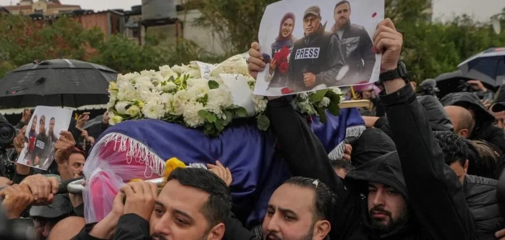 이스라엘 공습으로 레바논 언론인 3명 사망, 베이루트서 추모 행렬