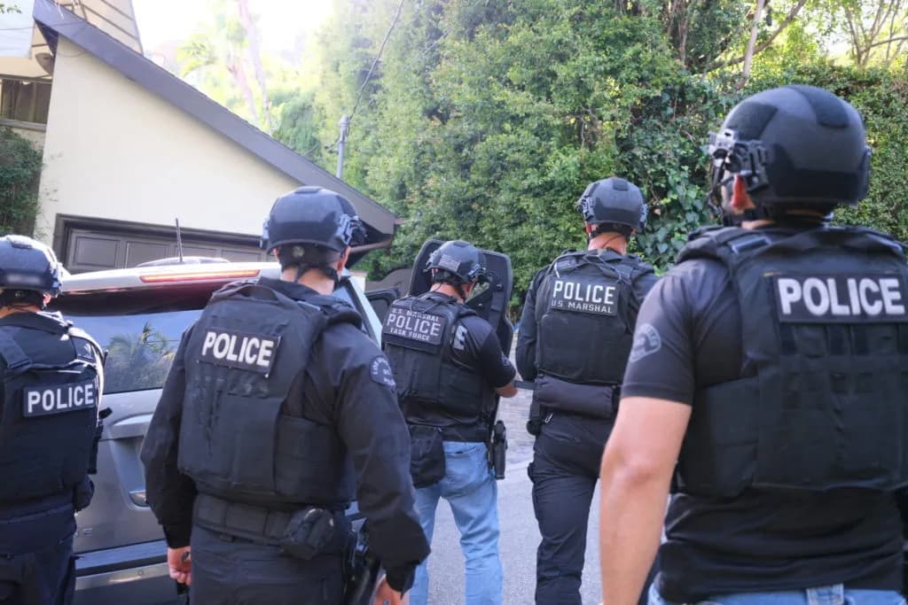 틱톡 스타 싱어 D4vd, 14세 소녀 살인 혐의로 체포