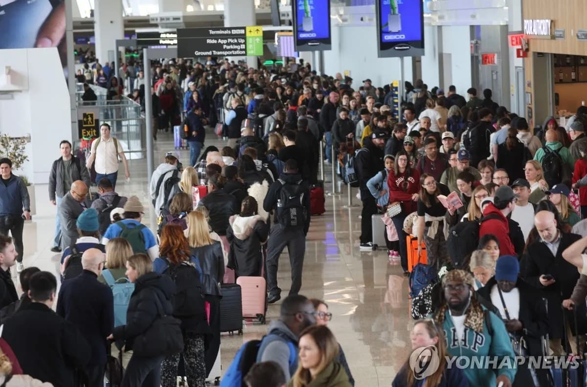 트럼프, 美공항 보안직원 급여 지급 명령…내주 공항 혼잡 해소 전망