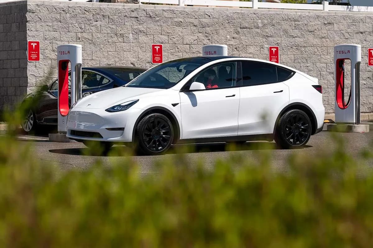 전기차, 하루 230만 배럴 석유 수요 대체…호르무즈 수출량 70% 규모