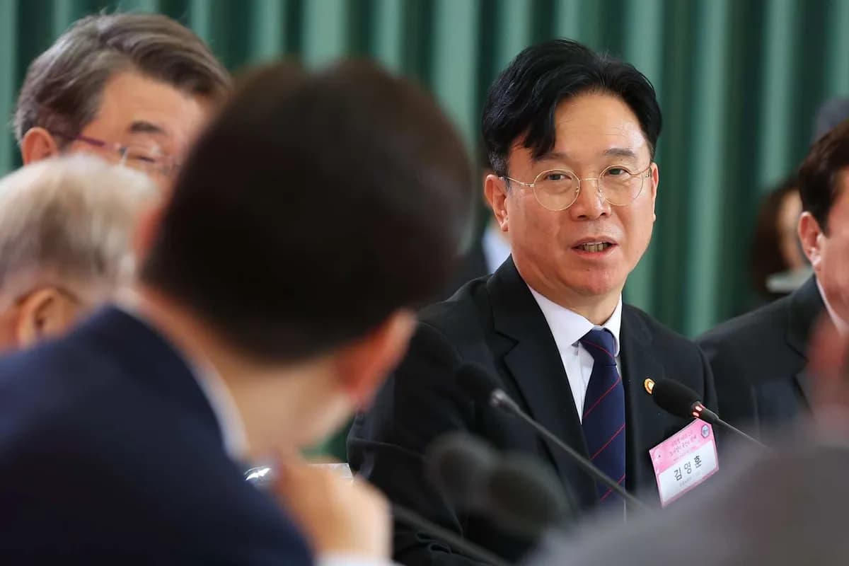 정부, 채용 공고에 산업별 표준 임금 정보 공개 추진